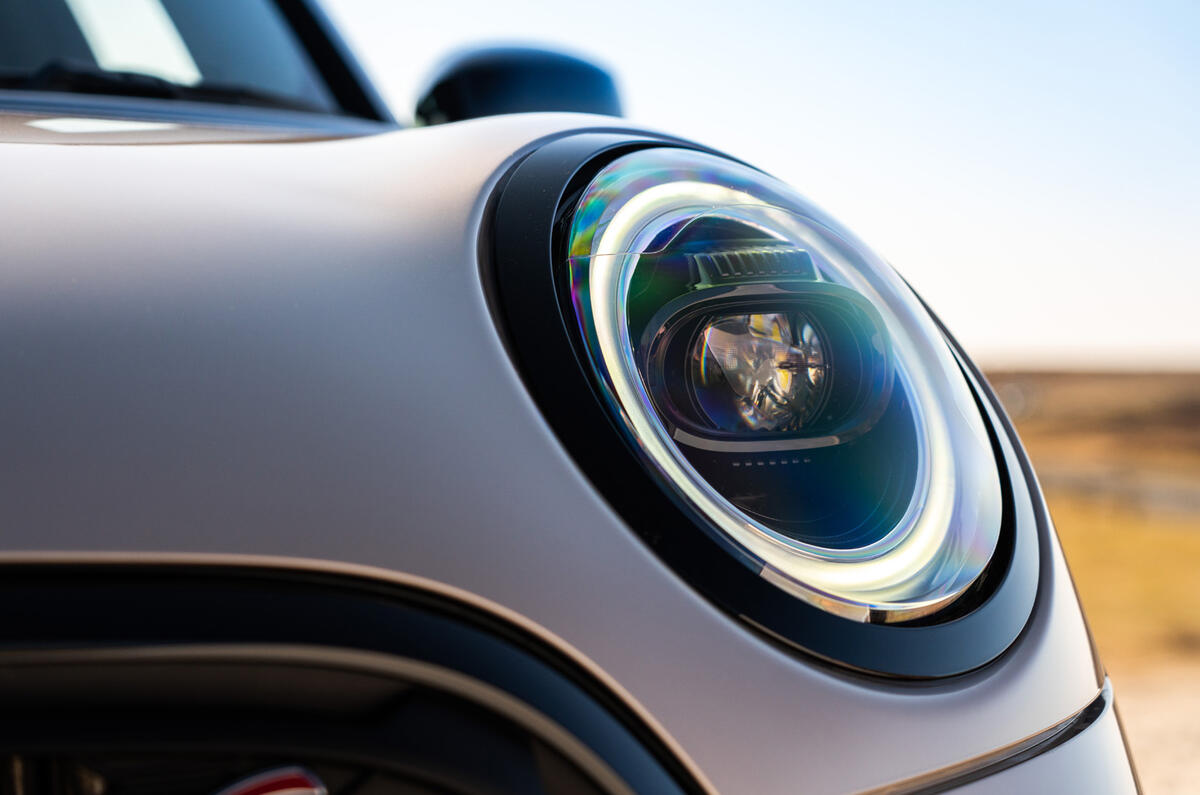 4 Mini Cooper S 2021 UK FD headlights