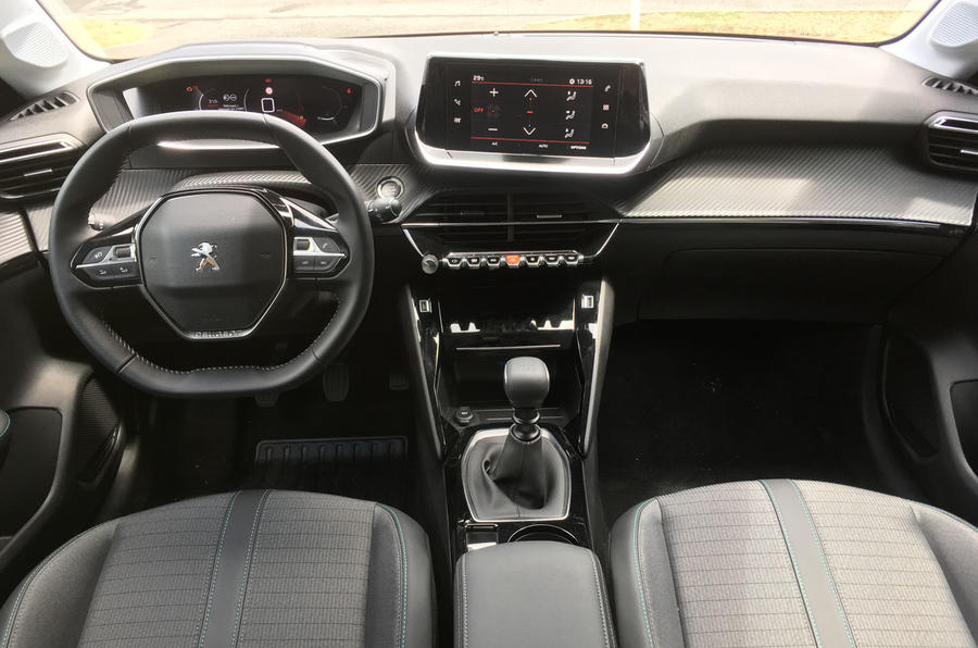 2019 - [Peugeot] 208 II (P21) - Page 18 4-peugeot-208-2020-proto-drive-interior