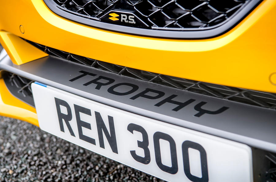 4 Renault Megane RS 300 Trophy 2021 : premier examen de conduite au Royaume-Uni - Pare-chocs avant