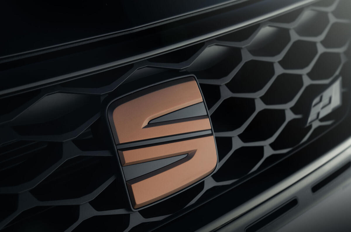 Seat Leon Cupra R ST 2019 first drive review - bonnet badge