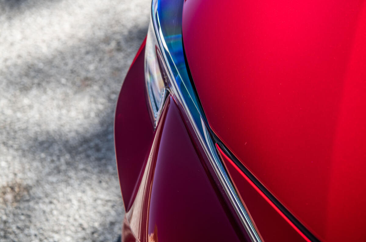 Toyota Corolla hybrid hatchback 2019 Äánh giá á» ÄÄ©a Äầu tiên - chi tiết Äèn pha