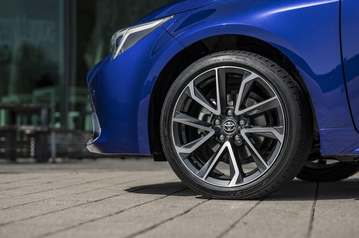 4 Toyota Corolla touring sports proto 2023 FD wheel