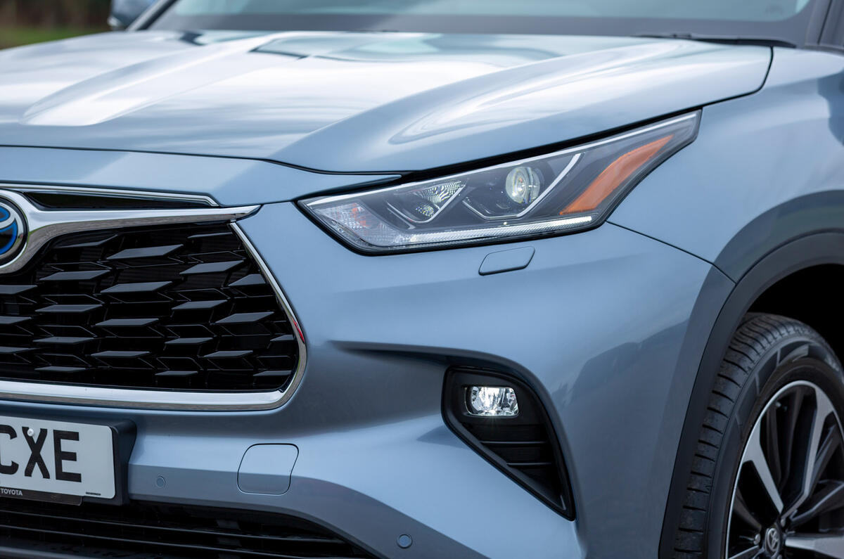 4 Phares du Toyota Highlander 2021, premier essai au Royaume-Uni.