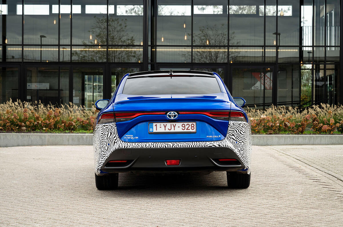 Le prototype Toyota Mirai 2021 à l'arrière