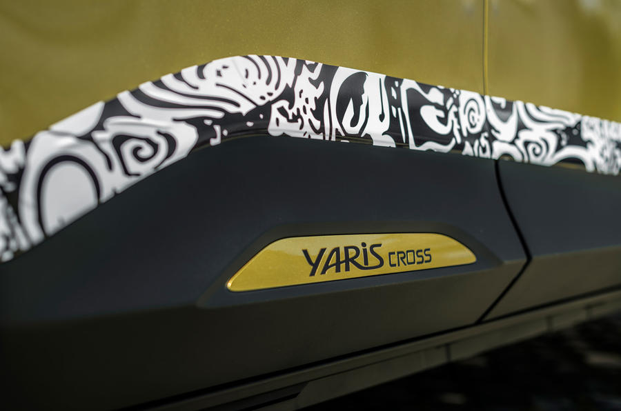4 Toyota Yaris Cross 2021 UE LHD préprod camo