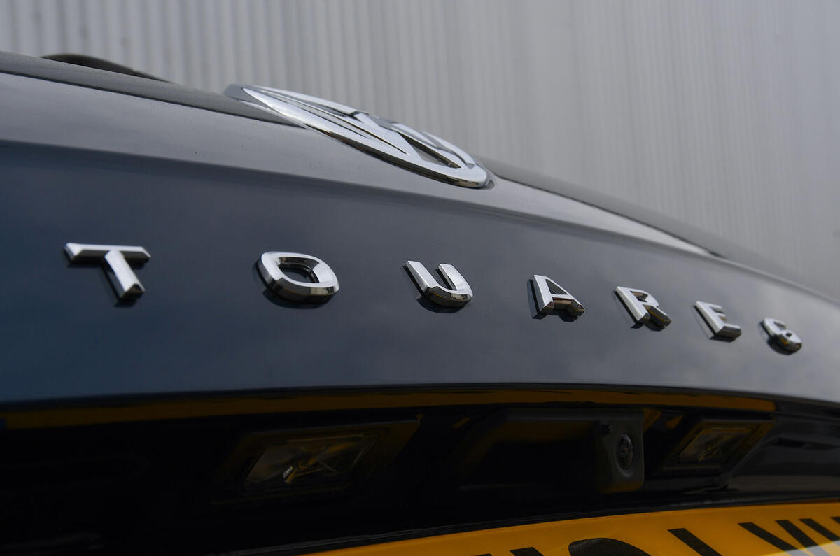 Volkswagen Touareg 3.0 TSI 2019 UK first drive review - rear badge