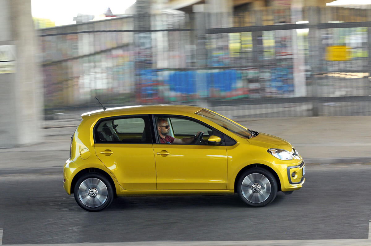 Volkswagen Up 2016 - tracking side