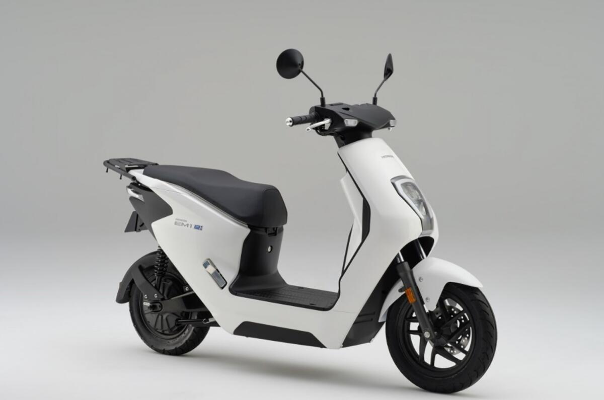 Electric scooty new clearance