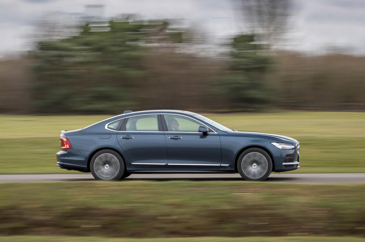 4 Volvo S90 T8 panoramique