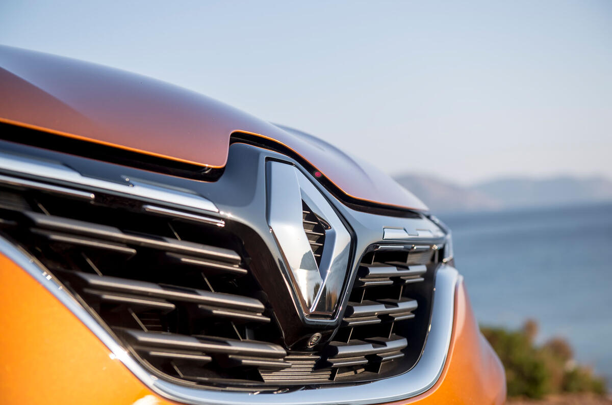 Renault Captur 130 Tce Iconic 6 Speed 2019 Review Autocar
