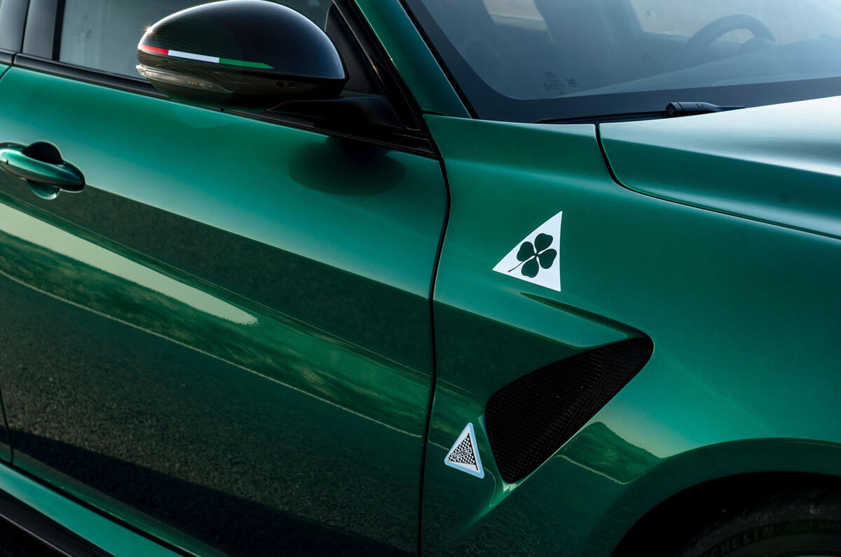 5 Alfa Romeo Giulia GTAm 2021 FD QV badge