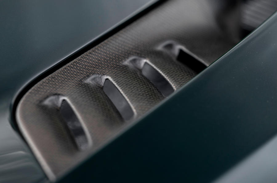 5 Ventilation du capot de l'Aston Martin Victor 2021