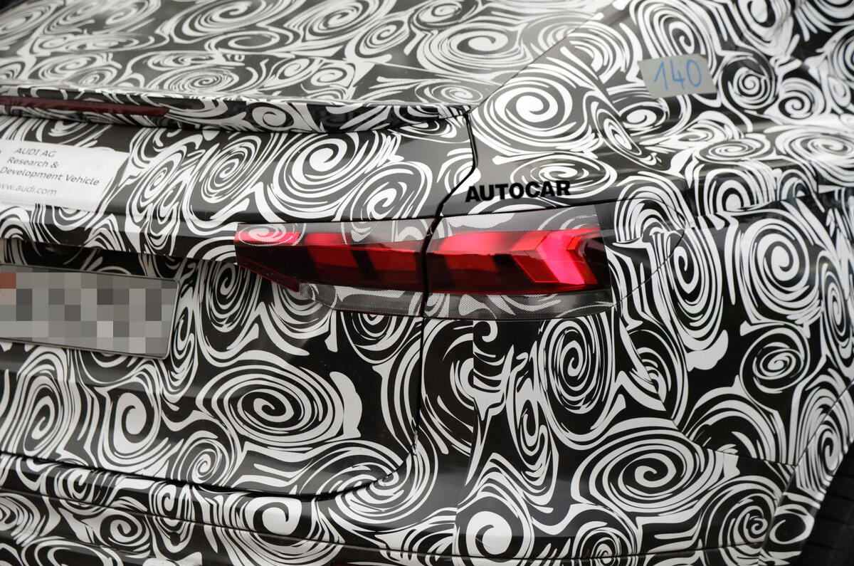 جزئیات چراغ عقب استتار شده آئودی Q6 E-tron Sportback 2024