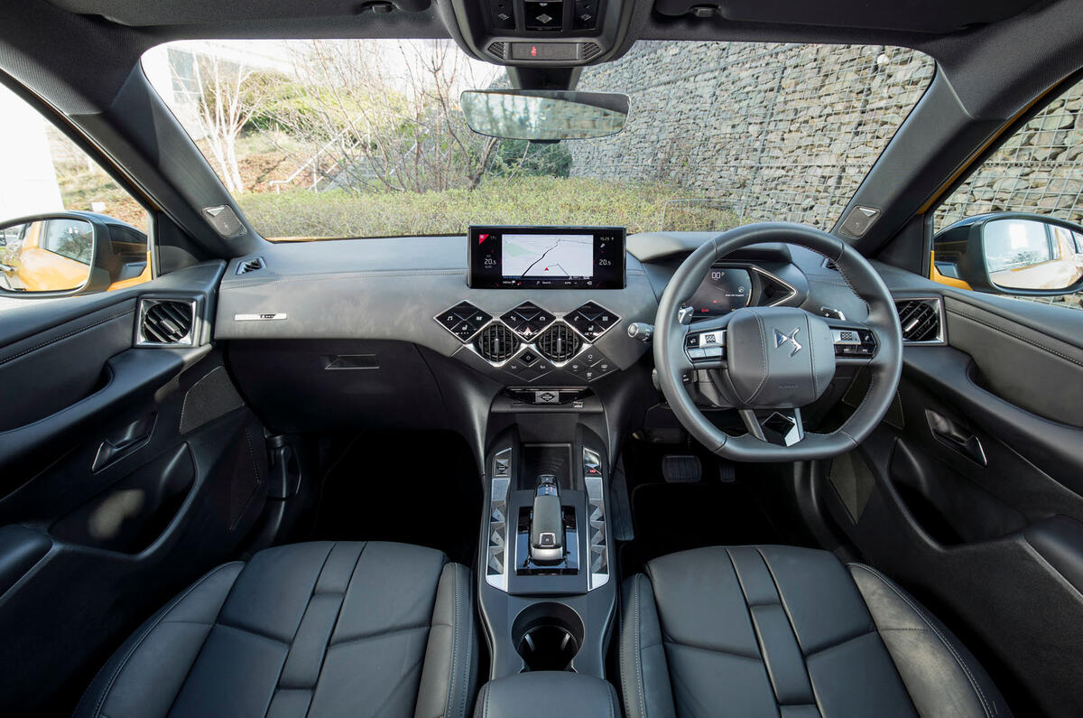 Ds 3 Crossback Bluehdi 100 Prestige 2019 Uk Review Autocar