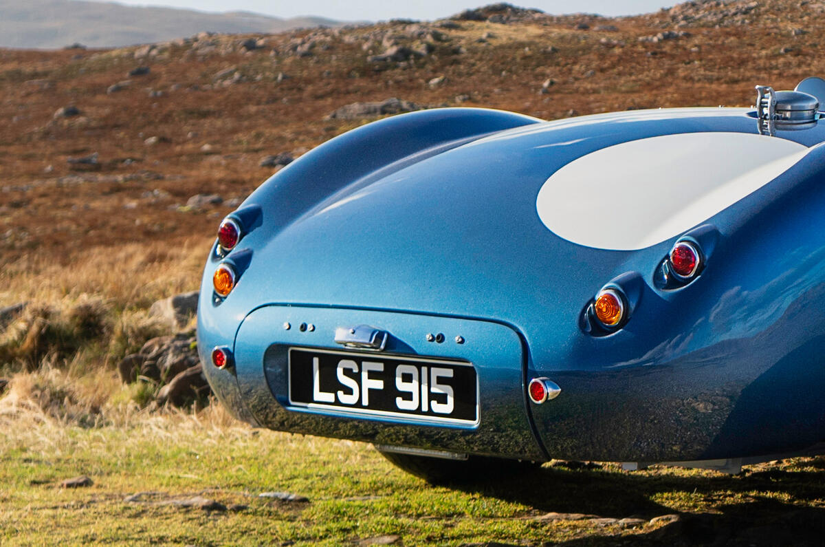 5 Ecurie Ecosse LM C 2022 : essai routier feux arrière