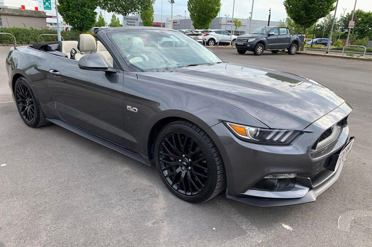 Ford Mustang Convertible - static front