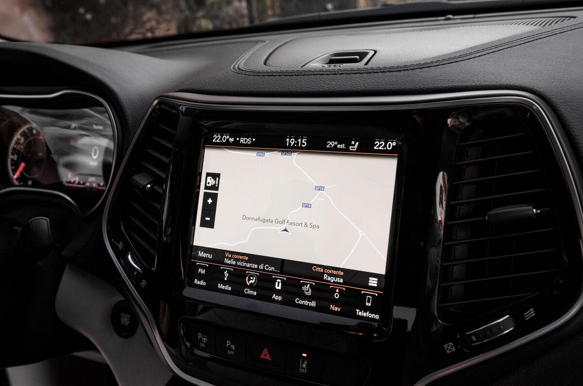 Jeep Cherokee Limited 2018 first drive review infotainment
