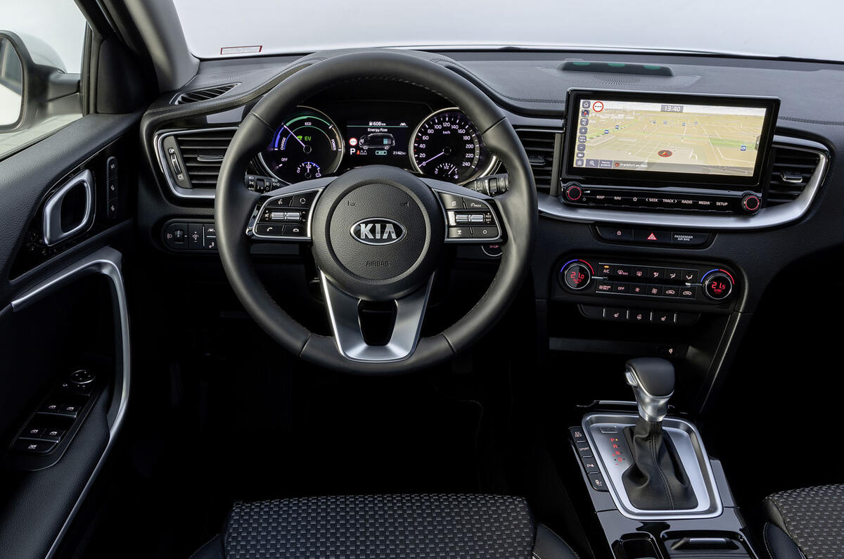 Kia Ceed Sportswagon PHEV 2020 first drive - cabin