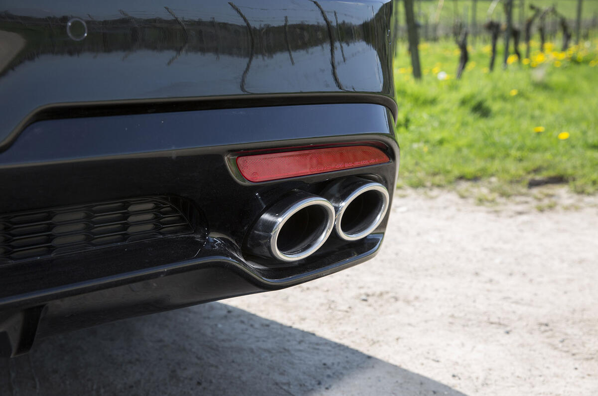 Kia Stinger 2.2 CRDi 2018 UK review exhausts
