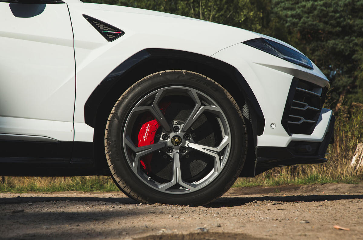 Lamborghini Urus 2018 Uk Review Autocar