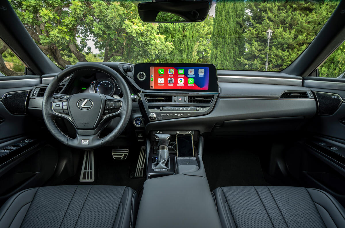 5 Lexus ES 300 F Sport 2022 : essai routier - tableau de bord