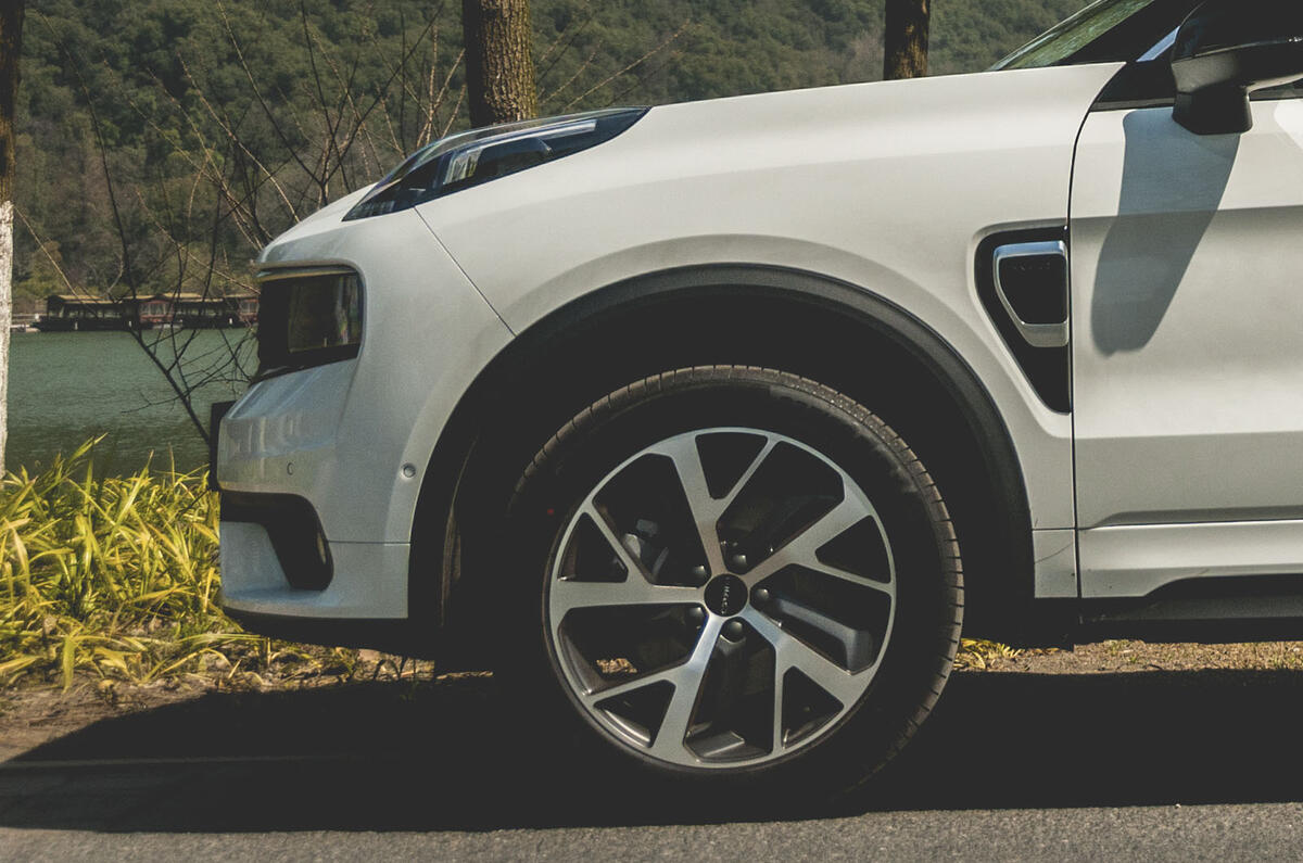 Lynk Amp Co 01 Phev 2019 Review Autocar