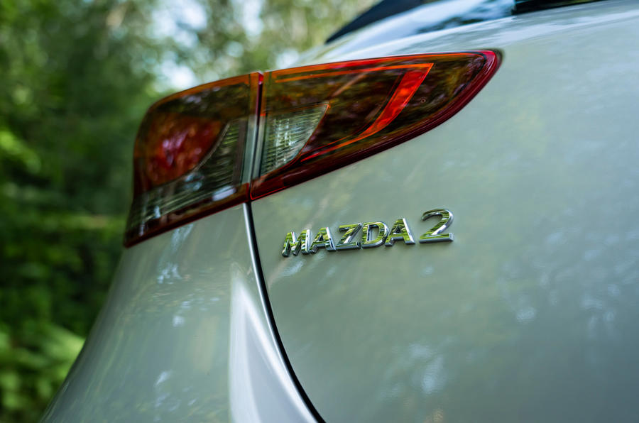 5 Mazda 2 2021, premier essai au Royaume-Uni, feux arrière