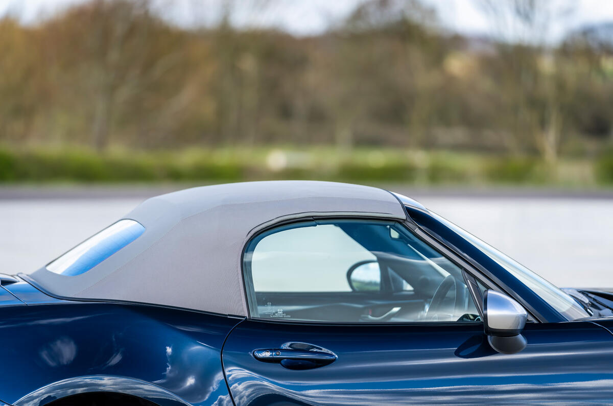 5 Mazda MX 5 Sport Venture 2021 UK FD roof