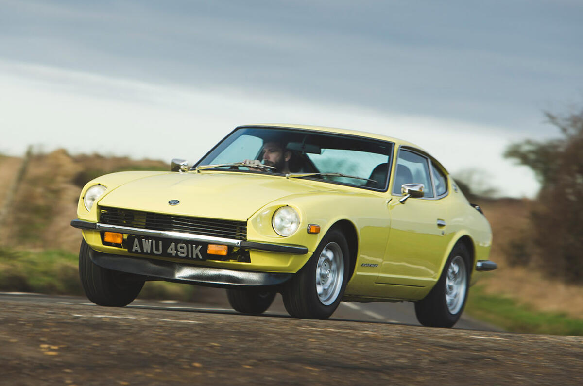Nissan 240z 1969 - hero front