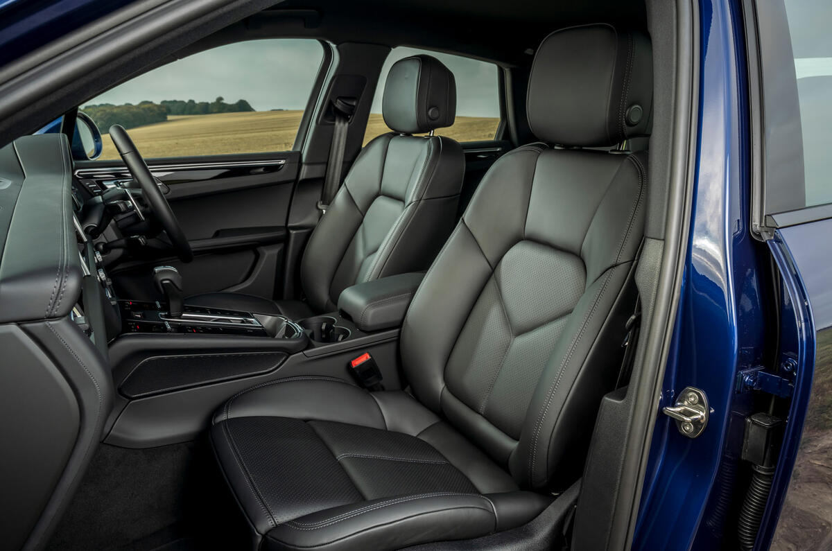 5 Porsche Macan 2 litres 2021 Premier essai au Royaume-Uni cabine