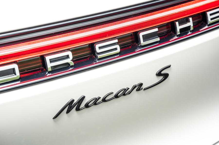 5 Porsche Macan S 2021 : premier essai au Royaume-Uni - badge arrière