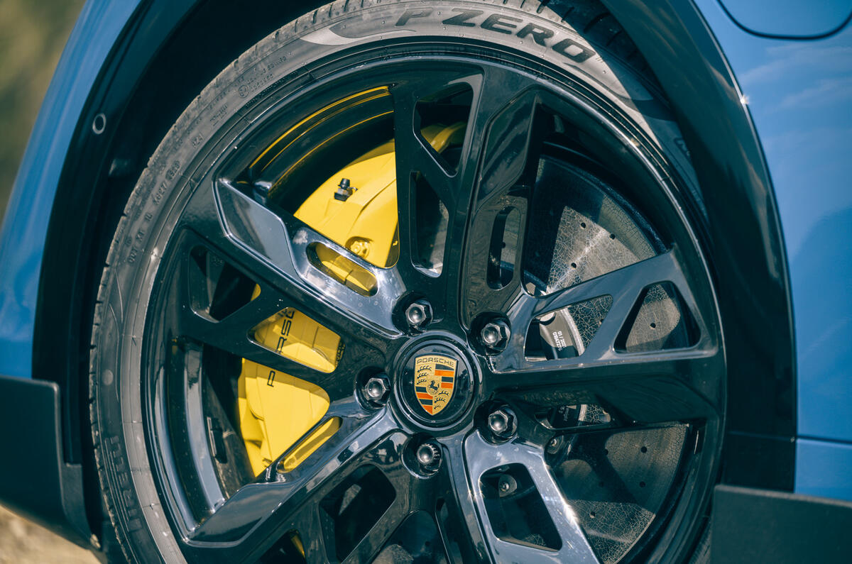 5 Porsche Taycan Cross Turismo 2021 LHD alloy wheels