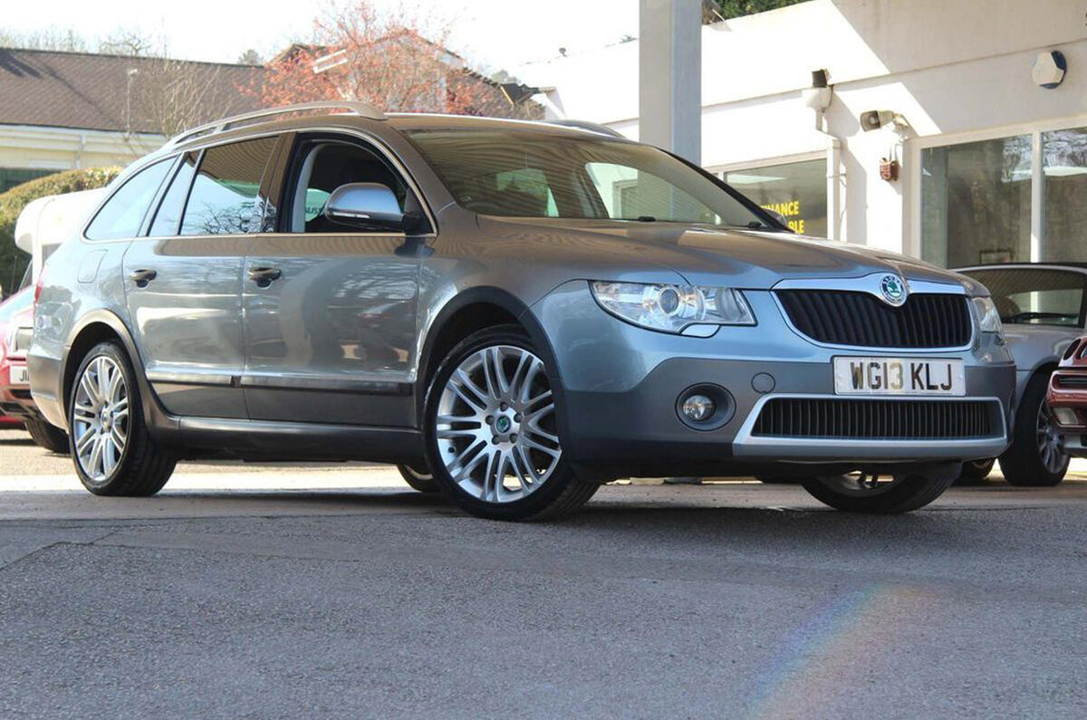 Skoda Superb Outdoor - static front