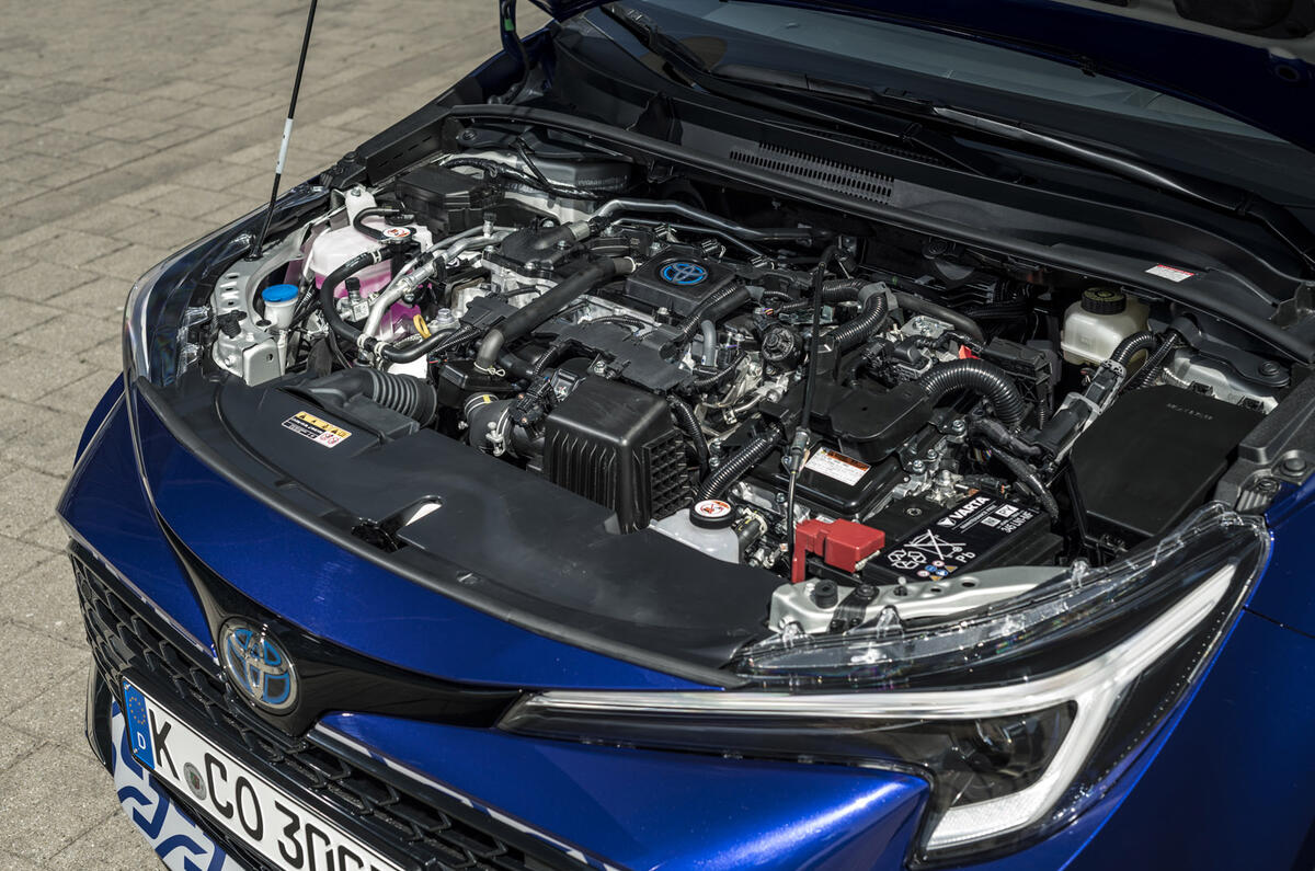 5 Toyota Corolla touring sports proto 2023 FD engine