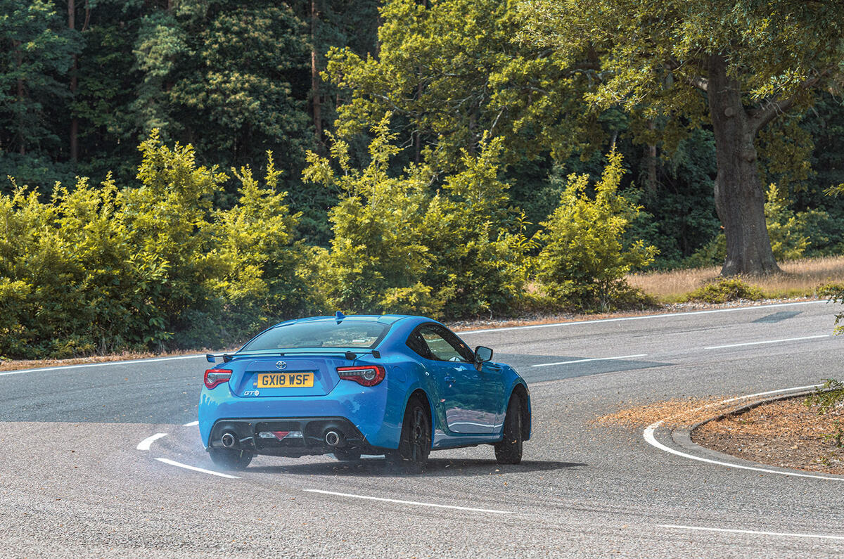 Toyota GT86 - hero rear