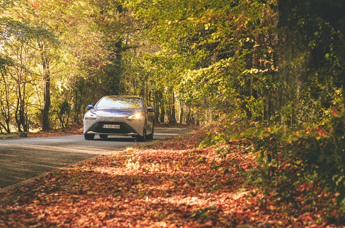 Le prototype Toyota Mirai 2021 sur le front de la route