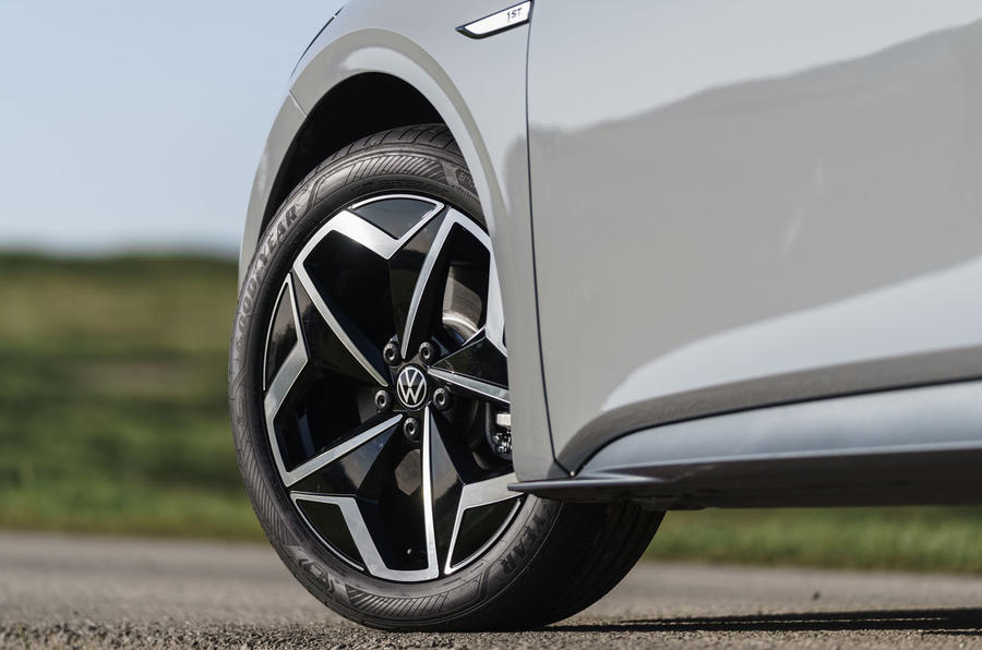 Volkswagen ID 3 2020 : premier examen de la conduite au Royaume-Uni - roues en alliage