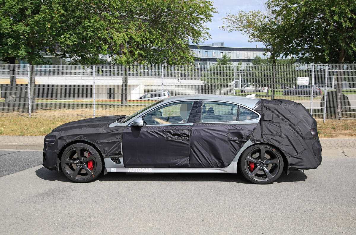 Genesis G70 Shooting Brake - spy shots