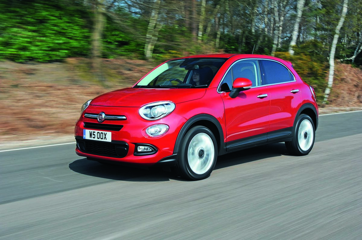 Fiat 500X driving - front
