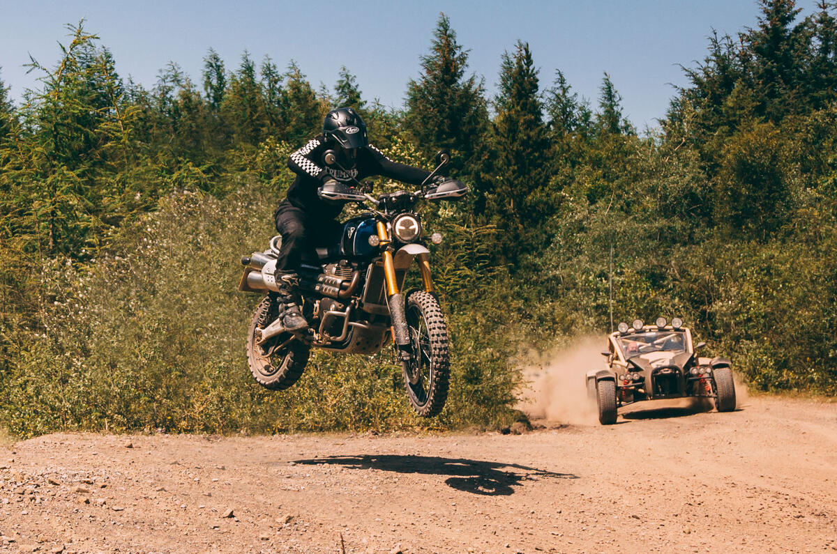 Ariel Nomad vs Triumph Scrambler