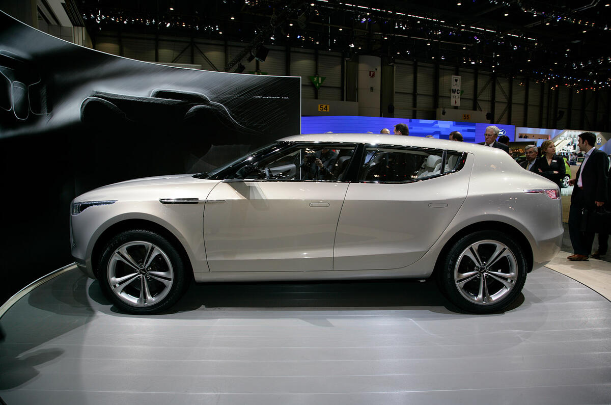 Aston Martin Lagonda SUV - static side