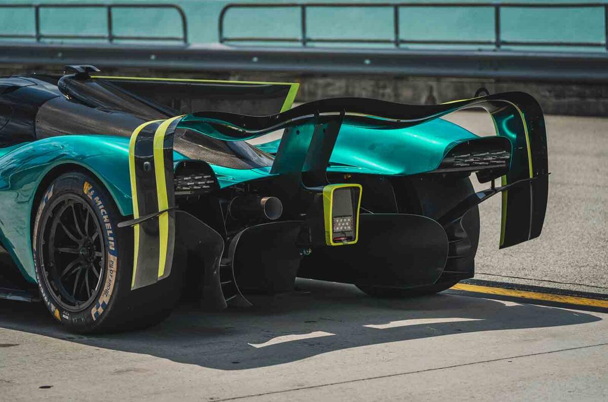 6 aston martin valkyrie amr pro