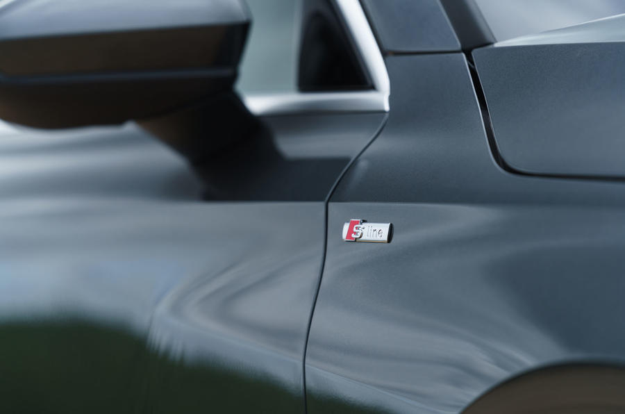 Audi A3 Sportback 2020 : premier bilan de conduite au Royaume-Uni - badge S line