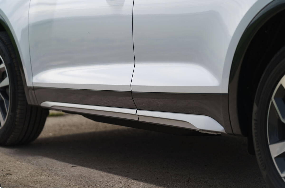 Audi Q5 40 TDI Sport 2020 UK first drive review - side skirts