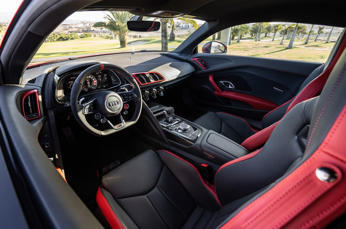 6 Audi R8 RWD Performance 2021 : premier essai en cabine