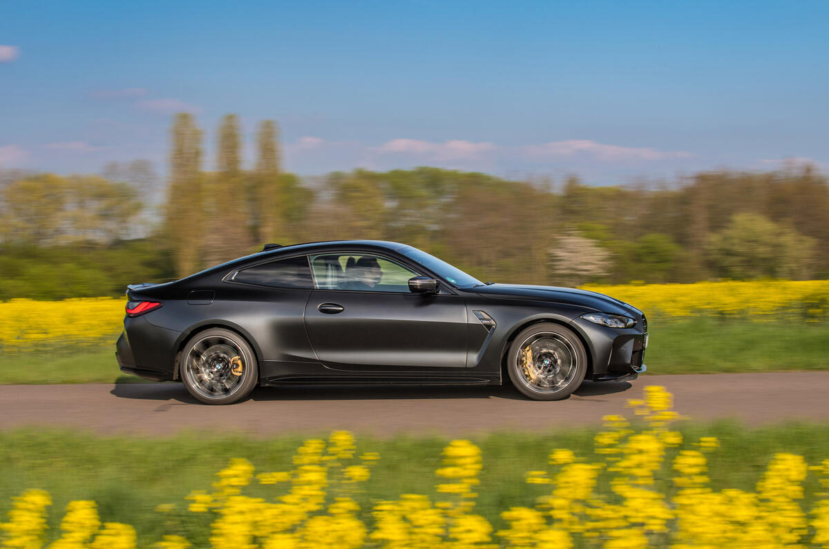 6 BMW M4 non comp Manual 2022 FD plan panoramique