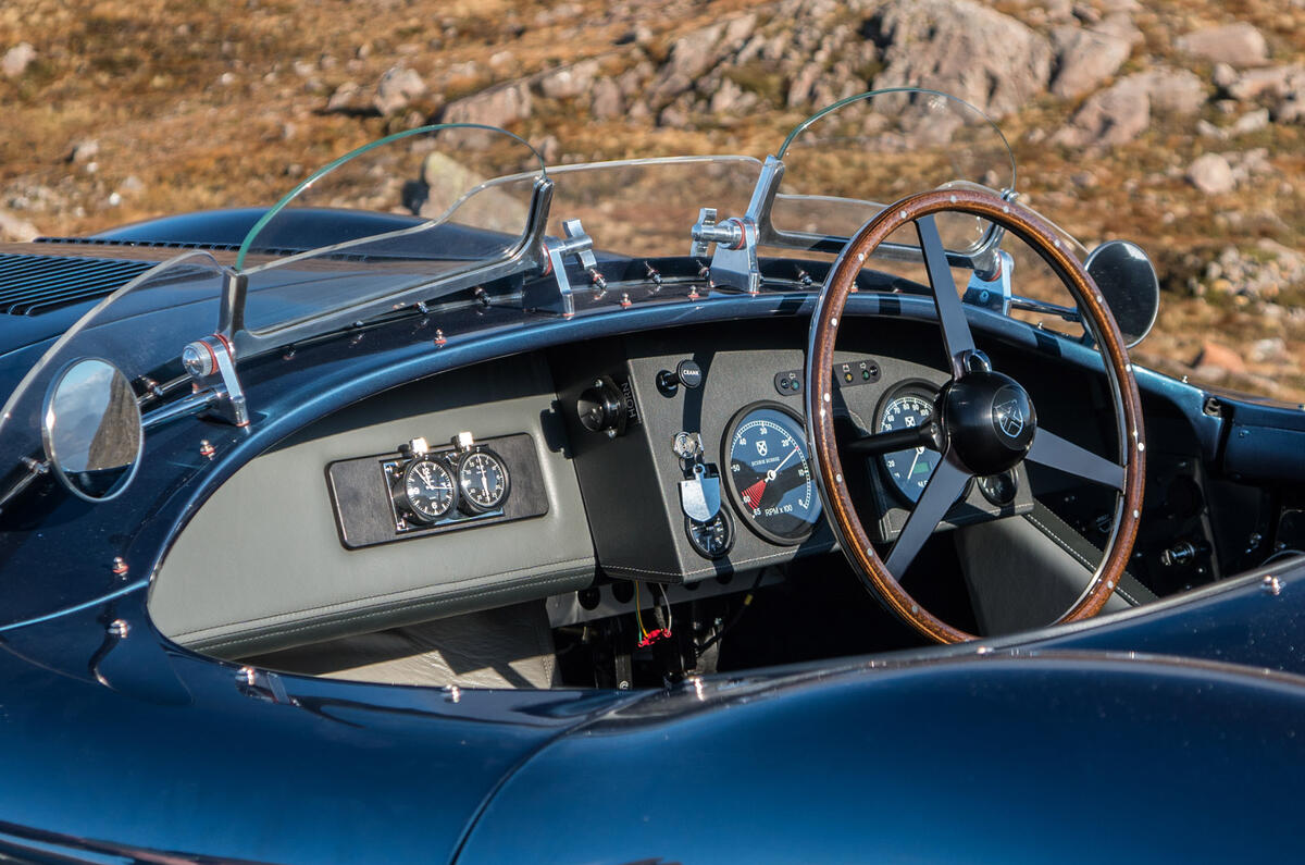 6 Ecurie Ecosse LM C 2022 : essai routier - intérieur