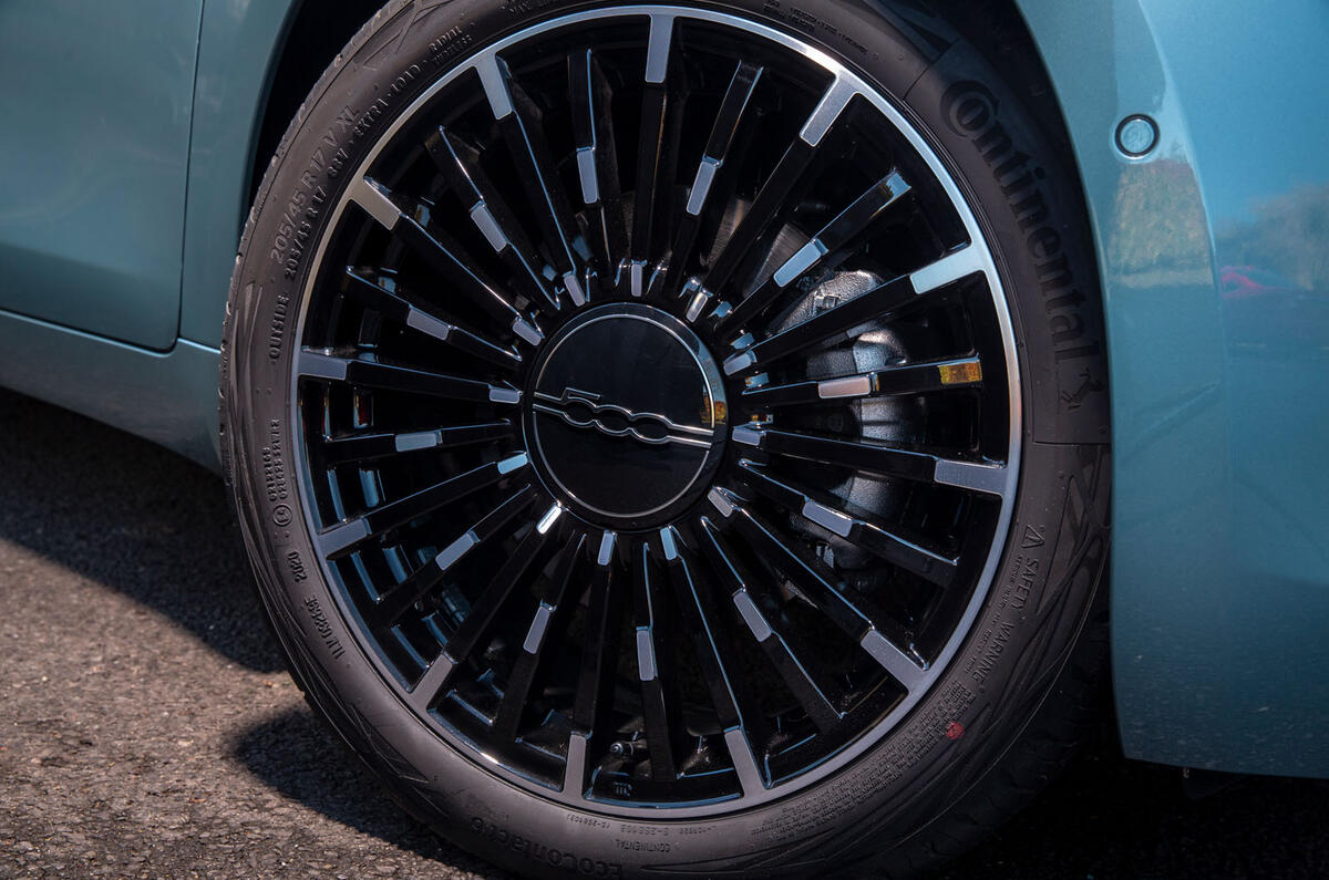 q2021 Fiat 500 electric left-hand drive UK review - alloy wheels