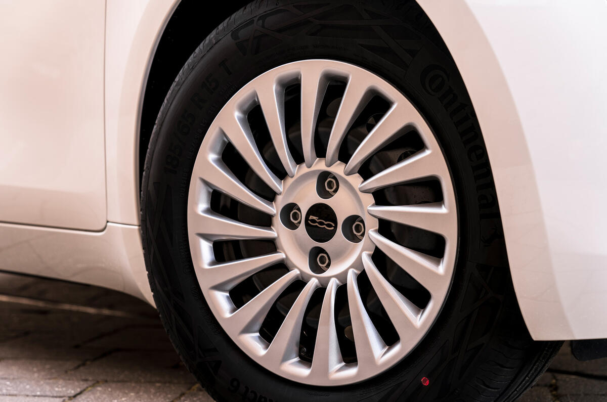 6 Fiat 500e Action 2021 UK FD alloy wheels