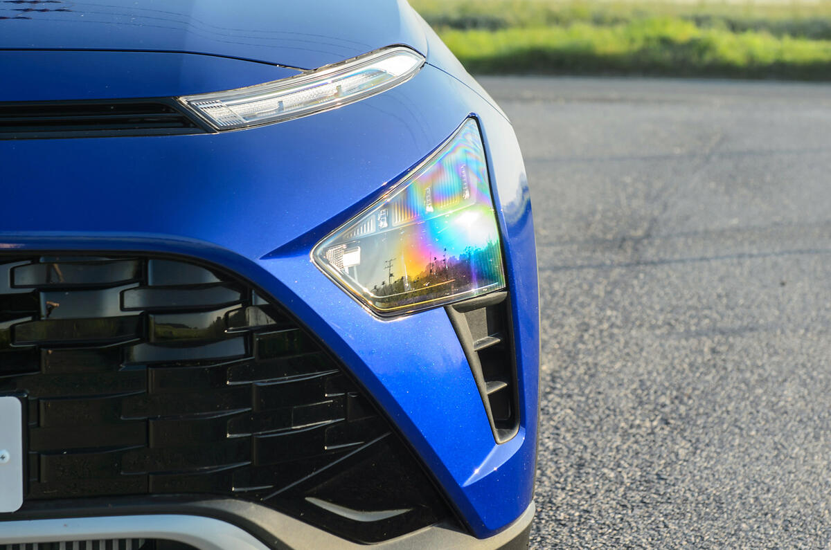 6 Hyundai Bayon 2021 UK FD headlights